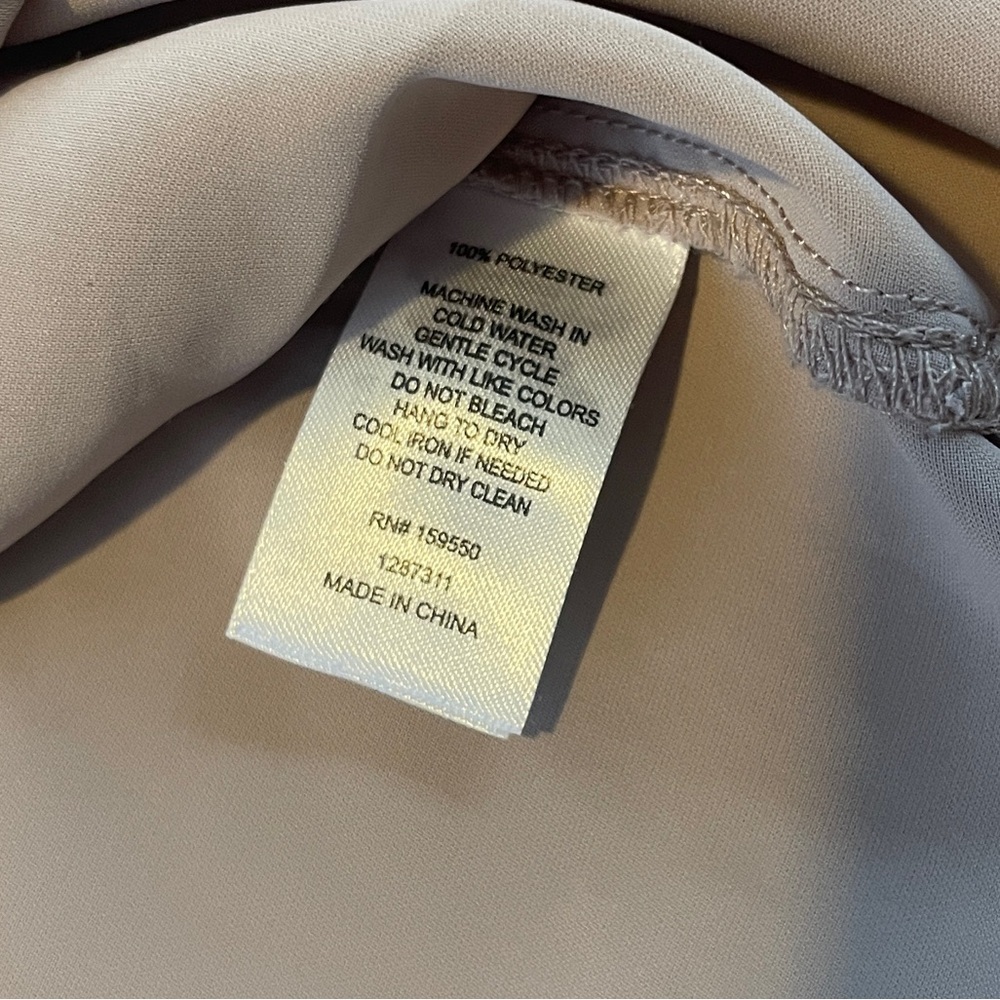 Maison D’Amelie Women’s Tan‎ V-neck Blouse M - Picture 4 of 5